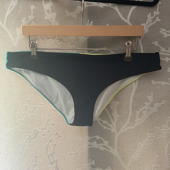 Bikini - Picture 4 of 6